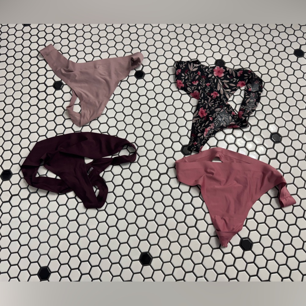 Amazon brand Set of Four Thongs in Pink and Purple size XS